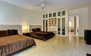 Via 38 Condo Boutique プレヤデルカーメン ホテル